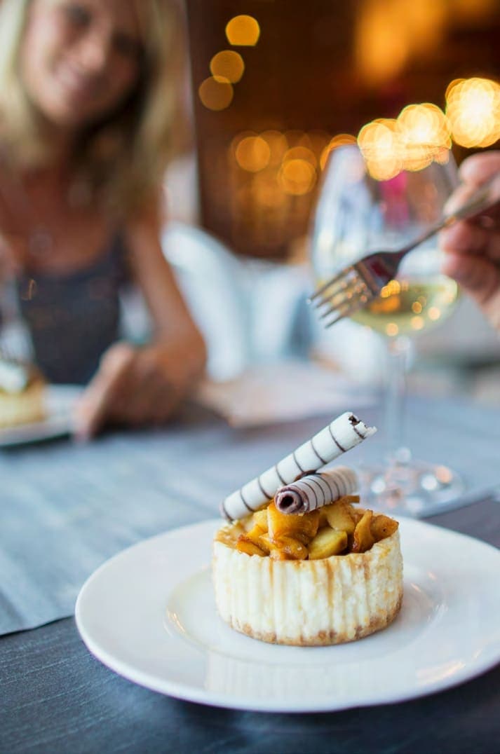 DINING & LEISURE