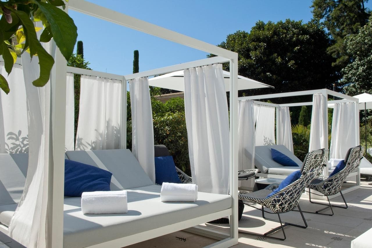 Outdoor Sitting Area
